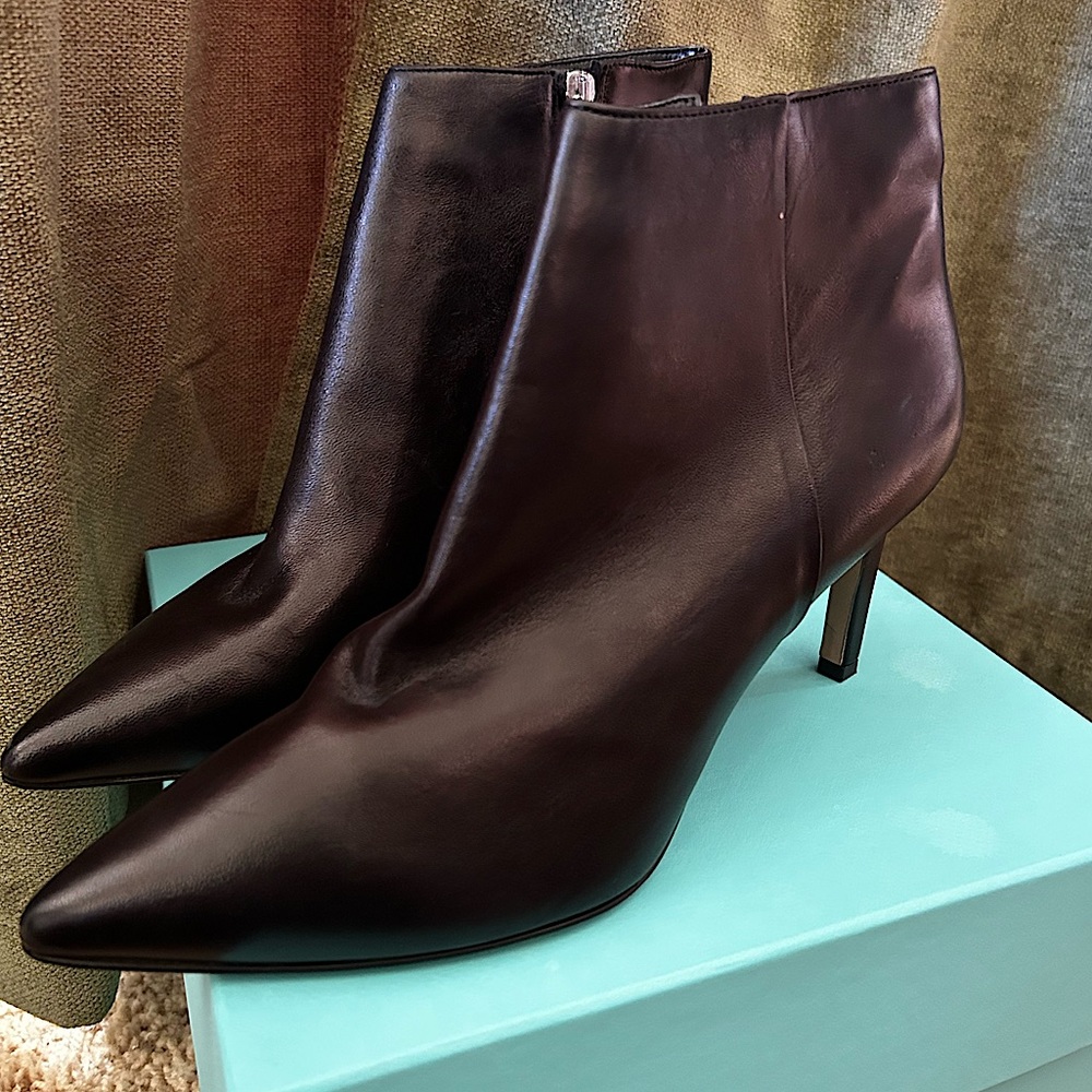 ANDRE PARIS Leather Ankle Booties
